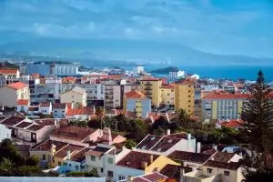 Cidade-de-Ponta-Delgada-nos-Acores-como-e-viver-e-o-que-visitar.jpg
